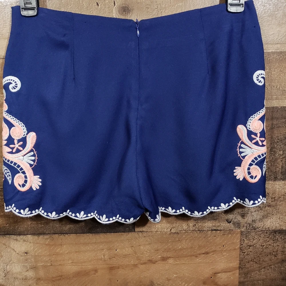 Francesca's Alya floral embroidered‎ shorts